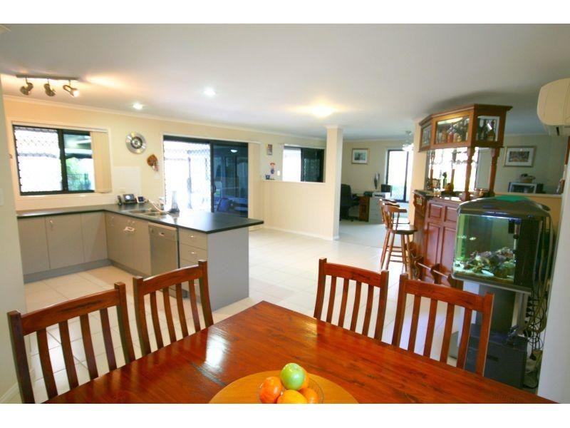 5 Moreton Ct, Southside QLD 4570