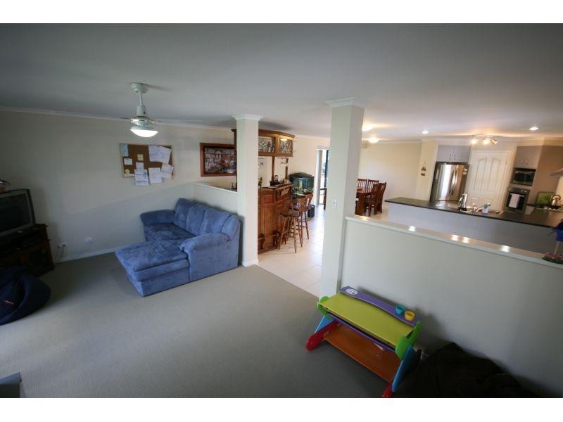 5 Moreton Ct, Southside QLD 4570