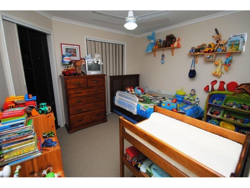 5 Moreton Ct, Southside QLD 4570