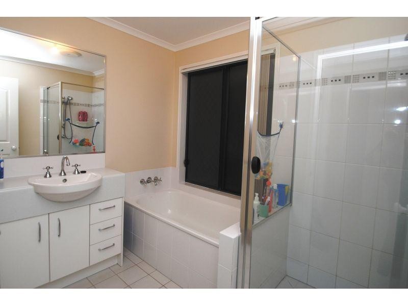 5 Moreton Ct, Southside QLD 4570