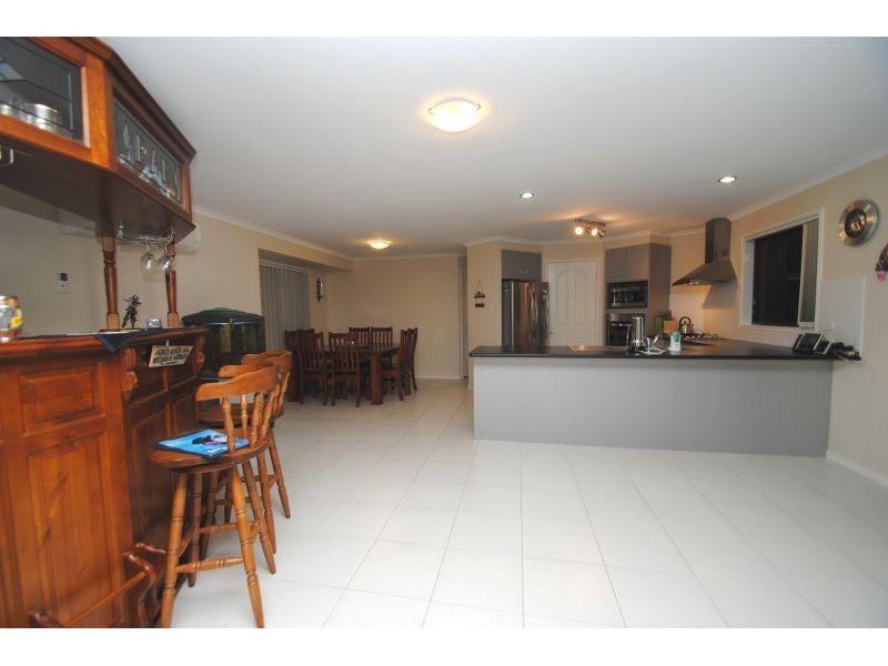 5 Moreton Ct, Southside QLD 4570