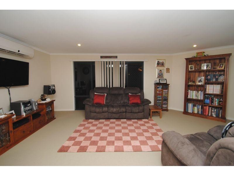 5 Moreton Ct, Southside QLD 4570