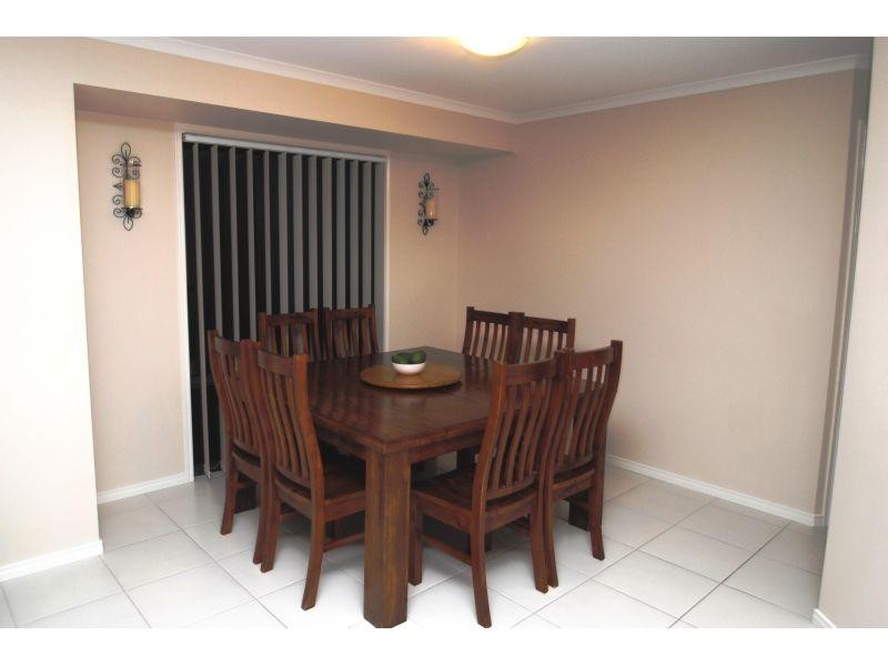 5 Moreton Ct, Southside QLD 4570