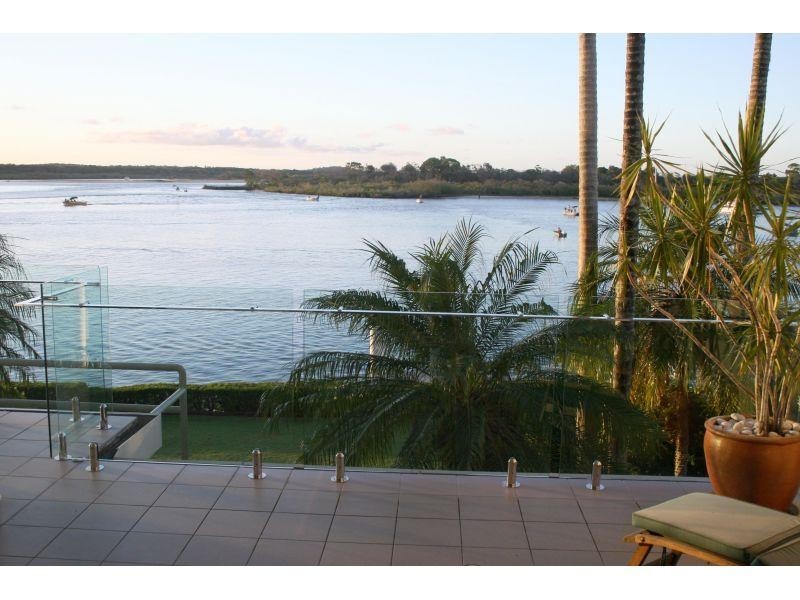 9/4 Quamby Place, Noosa Heads QLD 4567