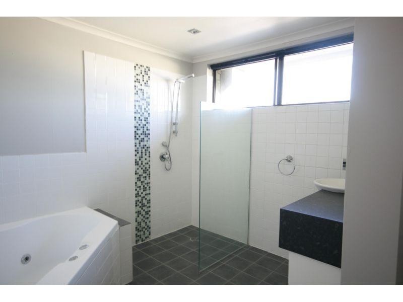 U3/4 Berrima Row, Noosa Heads QLD 4567