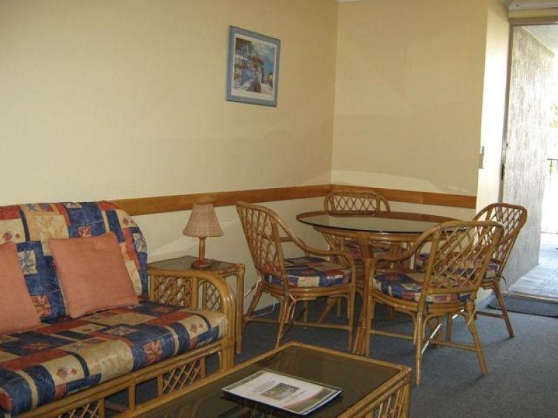 209/4 Lake Weyba Dr, Noosaville QLD 4566