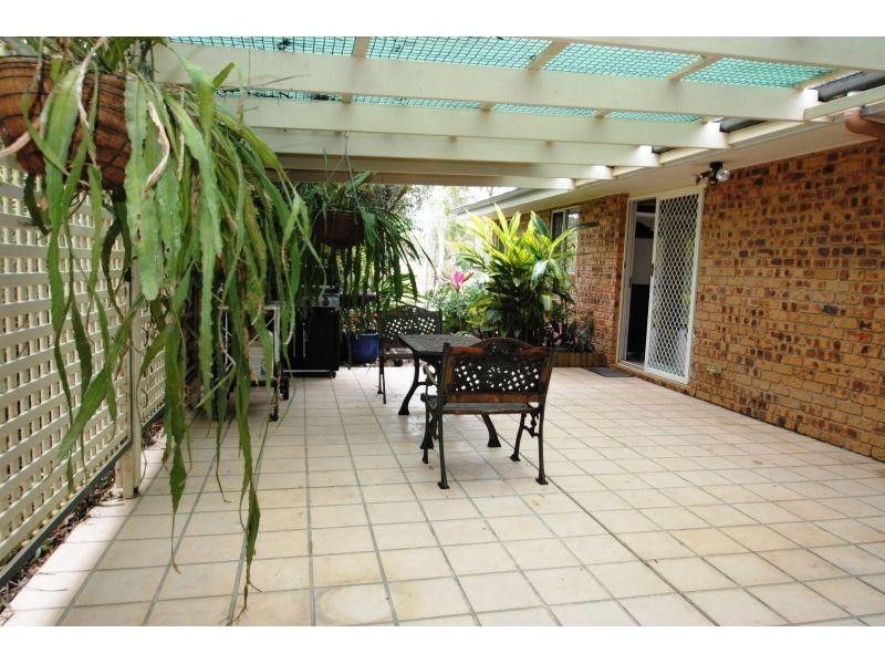 8 Oxford Ct, Southside QLD 4570