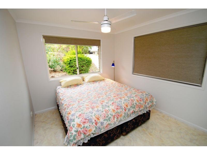8 Oxford Ct, Southside QLD 4570