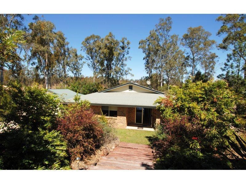 8 Oxford Ct, Southside QLD 4570