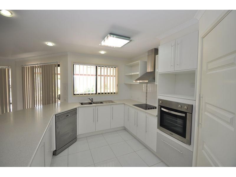 11 Suncrest Ct, Southside QLD 4570