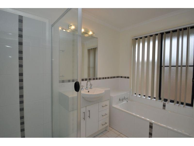 11 Suncrest Ct, Southside QLD 4570