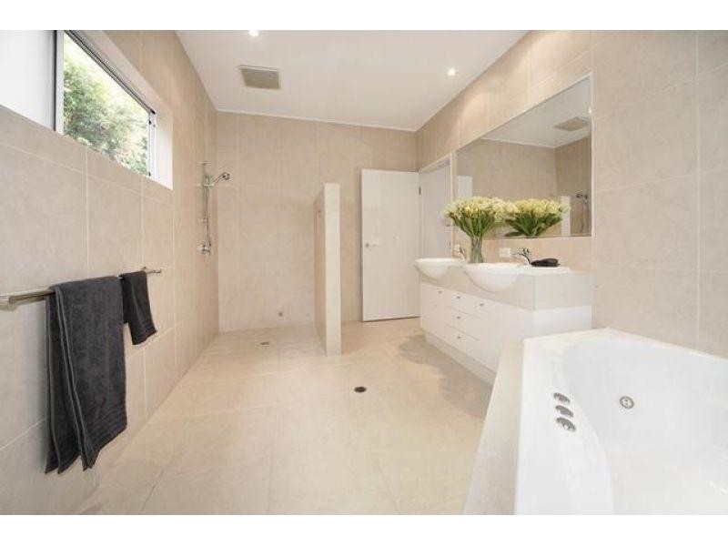 12 Courageous Place, Sunrise Beach QLD 4567