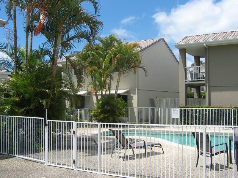 13/18 Lake Weyba Drive, Noosaville QLD 4566