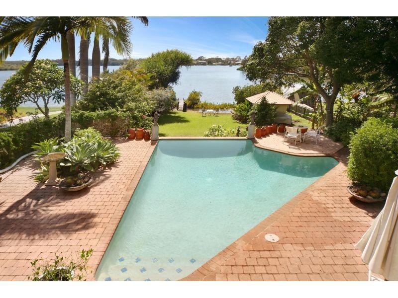 15 Ward St, Tewantin QLD 4565