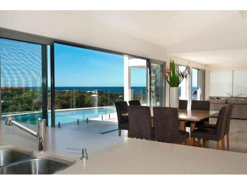 22 Captains Court, Sunrise Beach QLD 4567