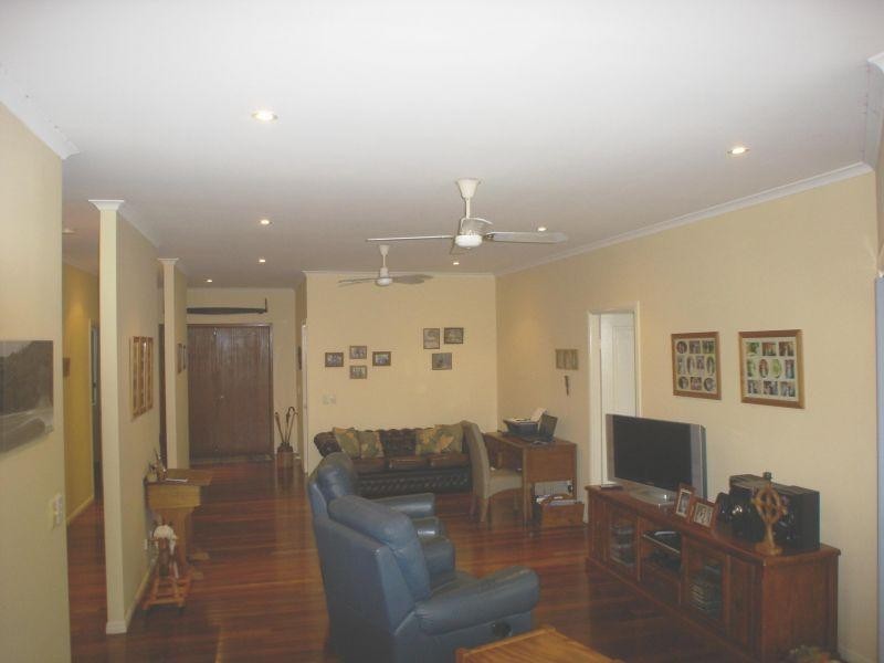 8 Dun Street, Tewantin QLD 4565
