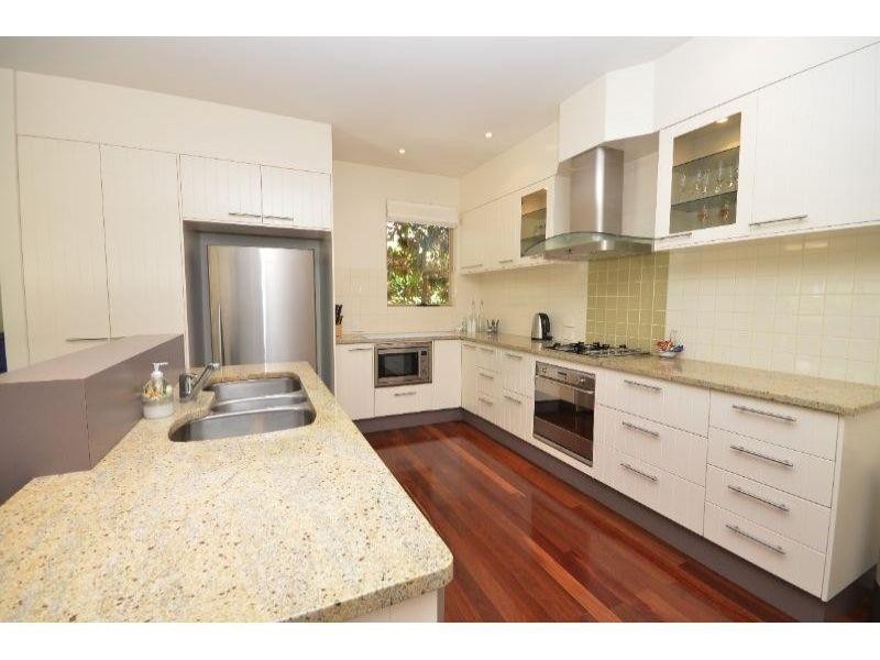 2/16 Elizabeth St, Noosaville QLD 4566