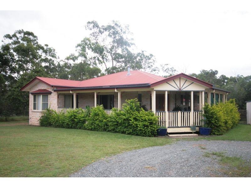 18 Deakin Court, Southside QLD 4570