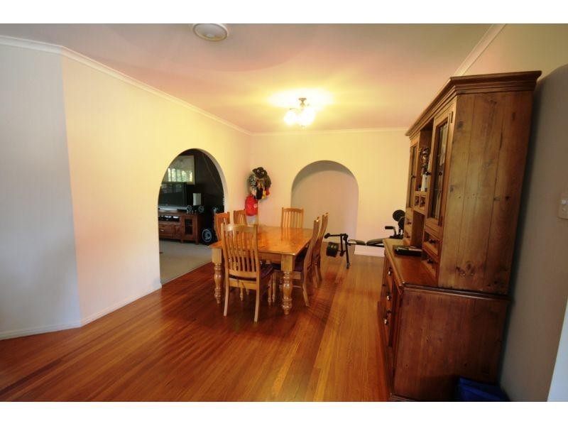 18 Deakin Court, Southside QLD 4570