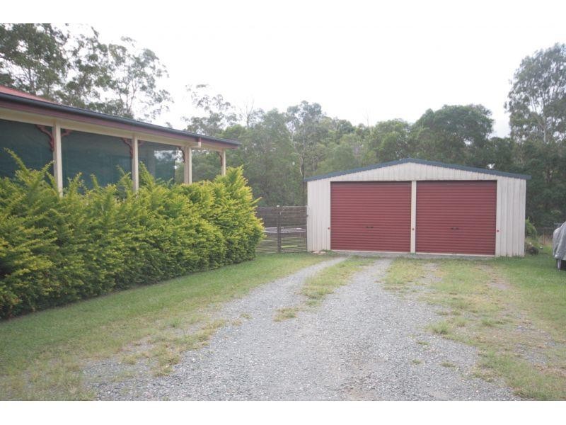 18 Deakin Court, Southside QLD 4570