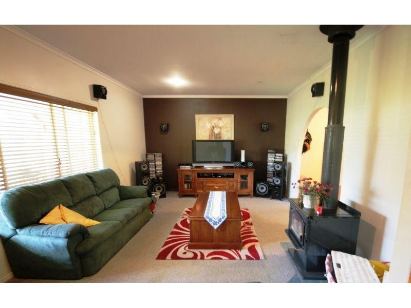 18 Deakin Court, Southside QLD 4570