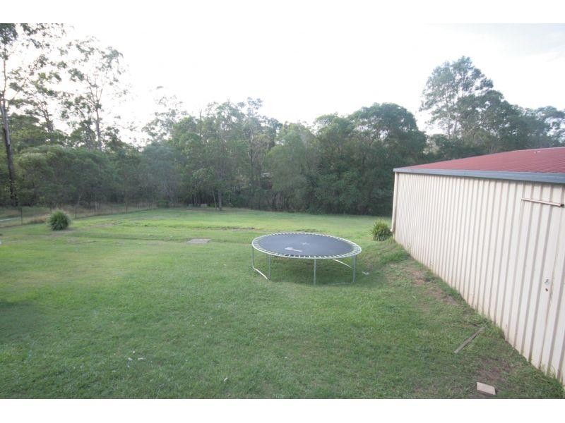 18 Deakin Court, Southside QLD 4570