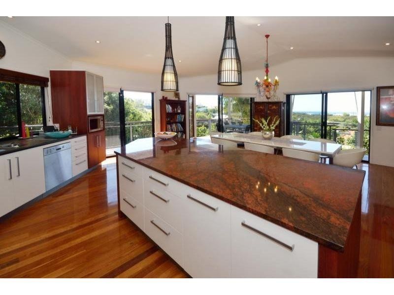 10 Courageous Place, Sunrise Beach QLD 4567