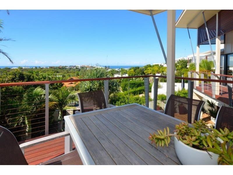 10 Courageous Place, Sunrise Beach QLD 4567