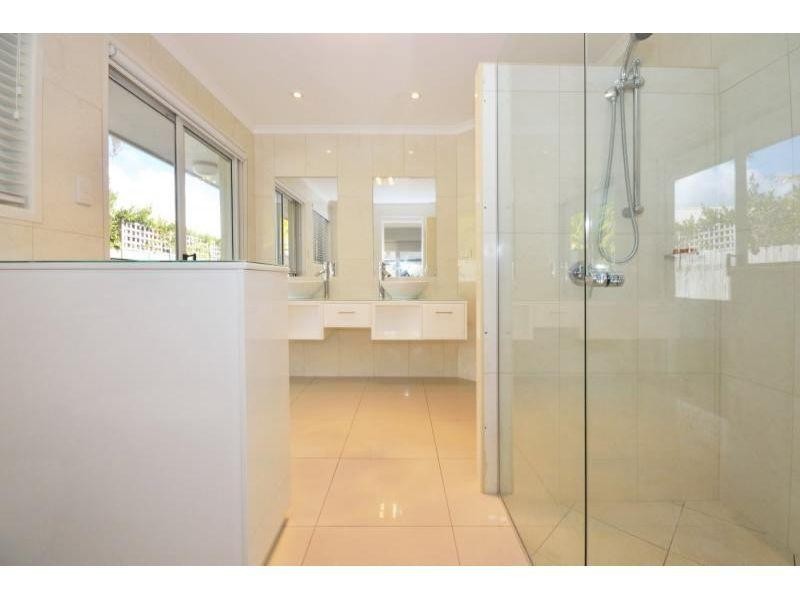 5 Skipper Place, Noosaville QLD 4566