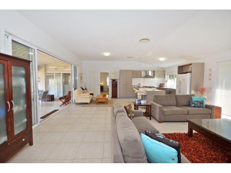 7 Laguna St, Boreen Point QLD 4565