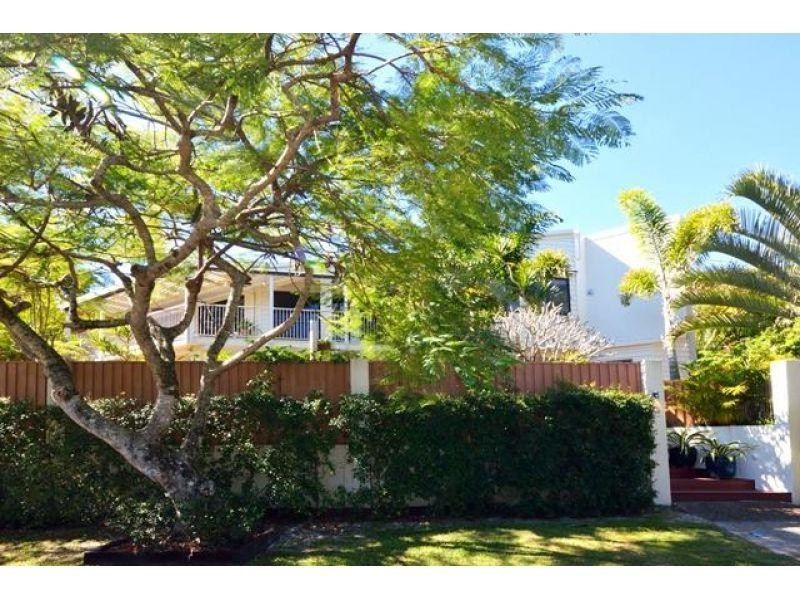 2 Warana Street, Noosa Heads QLD 4567