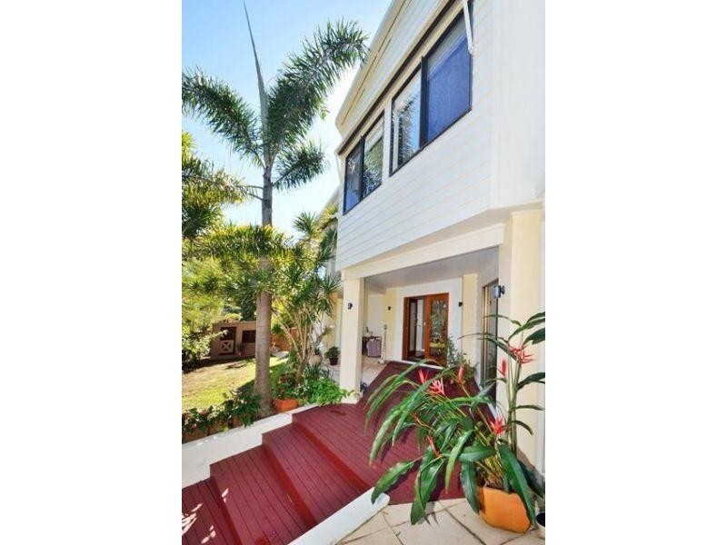 2 Warana Street, Noosa Heads QLD 4567