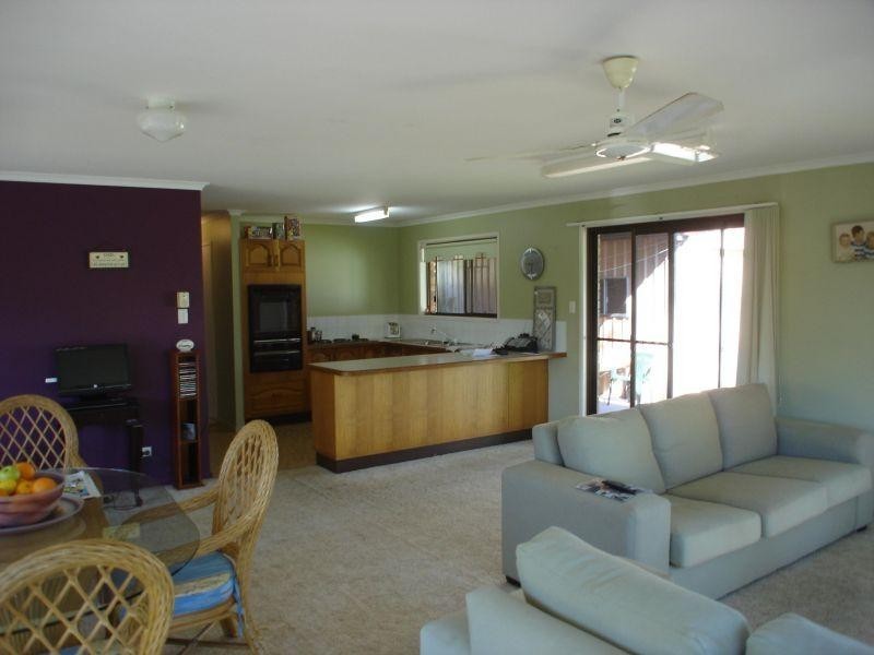 5 Swan St, Noosaville QLD 4566