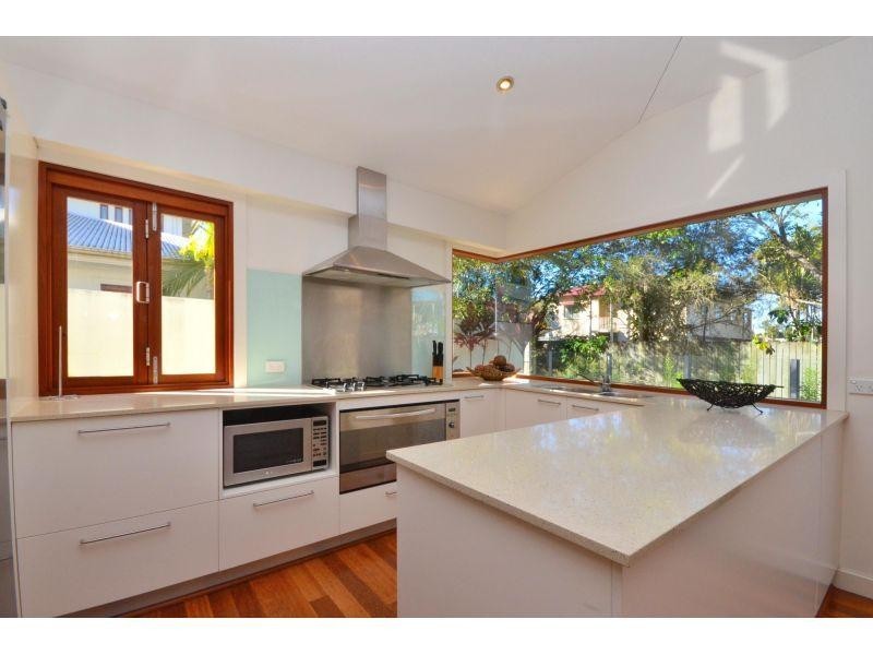 2/30 Ann Street, Noosaville QLD 4566