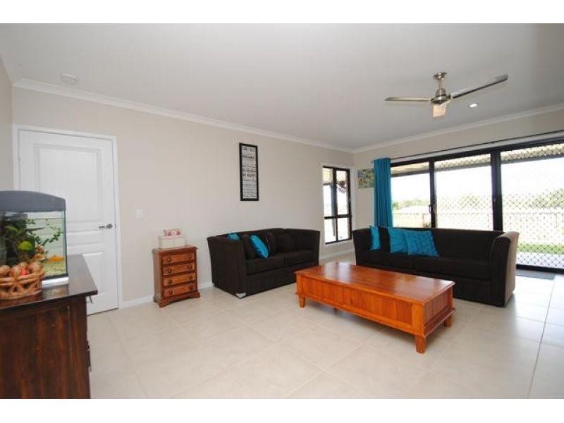9 Daybreak Ct, Tamaree QLD 4570