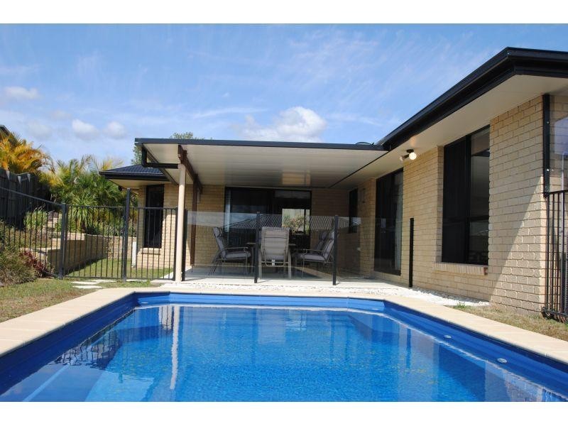 5 Petrie Court, Southside QLD 4570