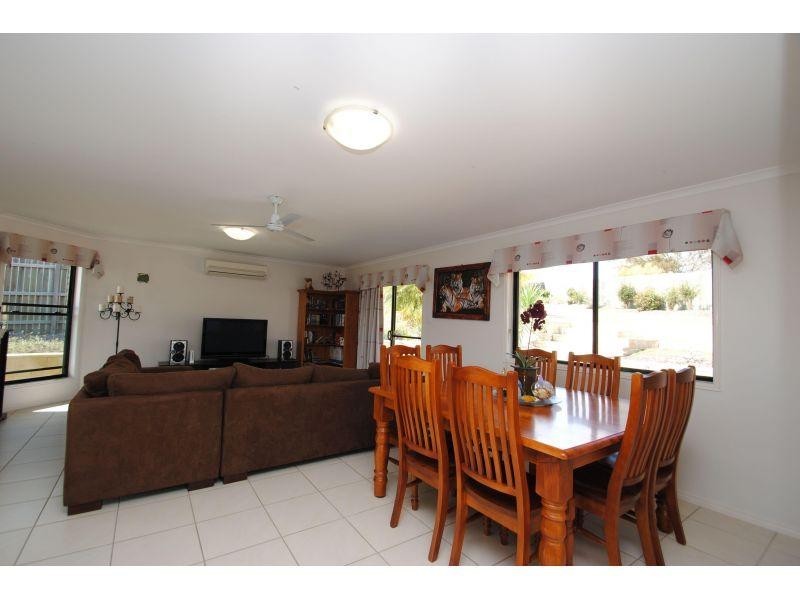 5 Petrie Court, Southside QLD 4570