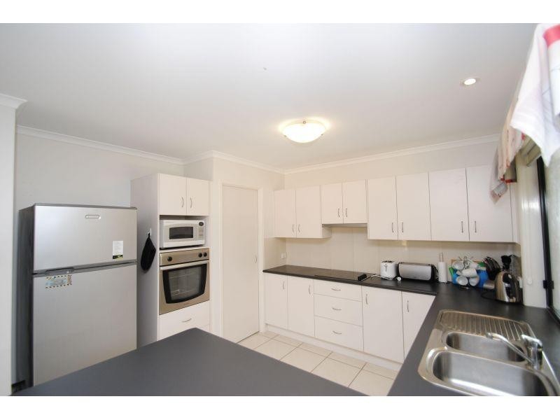 5 Petrie Court, Southside QLD 4570