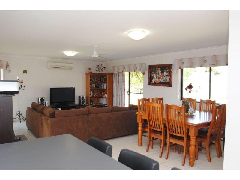 5 Petrie Court, Southside QLD 4570