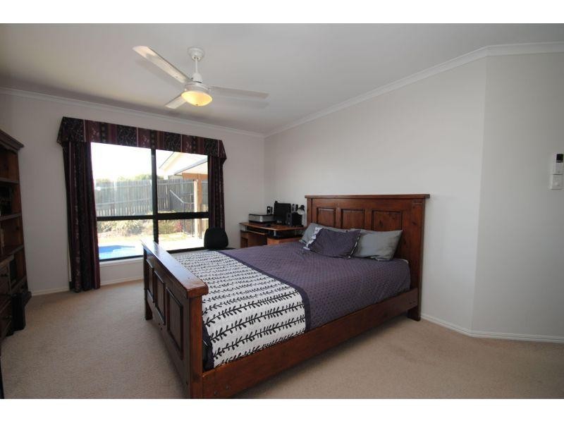 5 Petrie Court, Southside QLD 4570