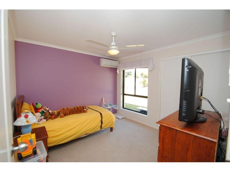 5 Petrie Court, Southside QLD 4570