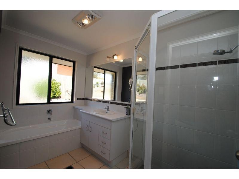 5 Petrie Court, Southside QLD 4570