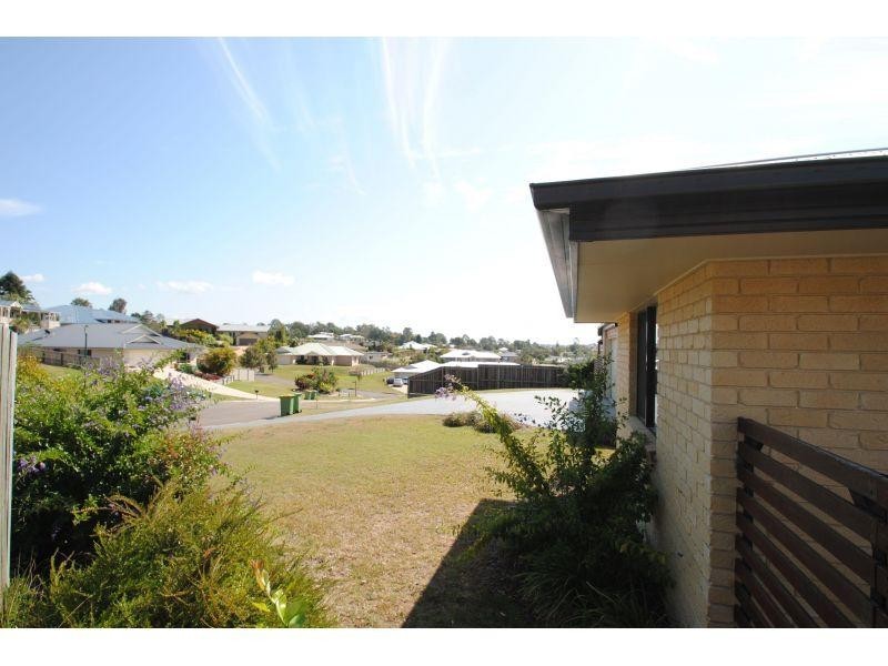 5 Petrie Court, Southside QLD 4570