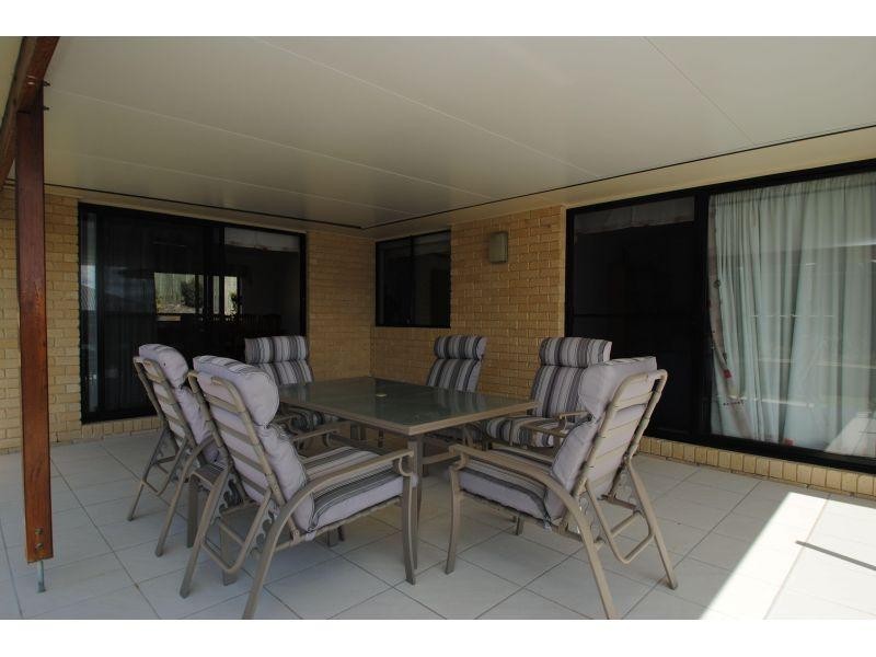 5 Petrie Court, Southside QLD 4570