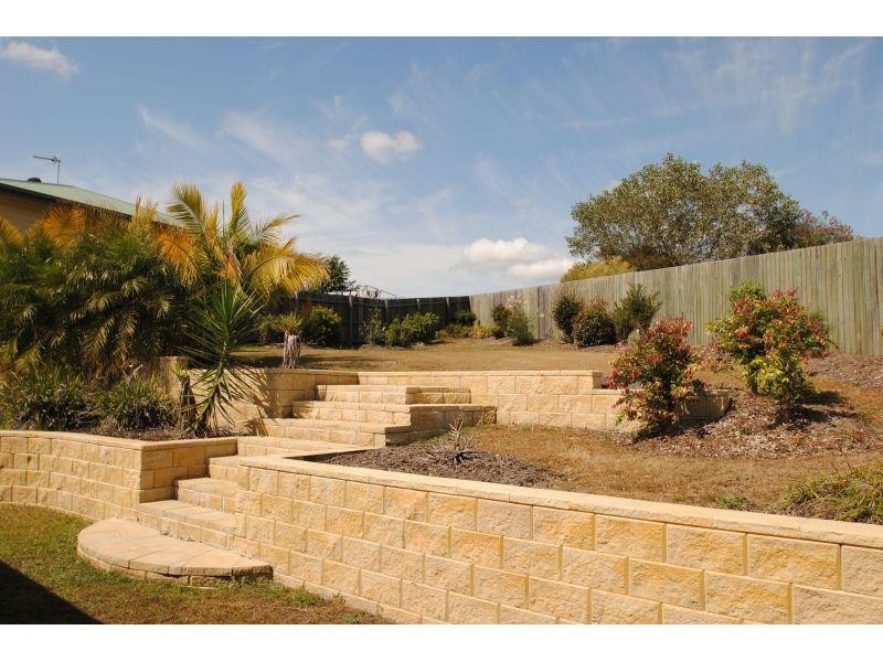 5 Petrie Court, Southside QLD 4570