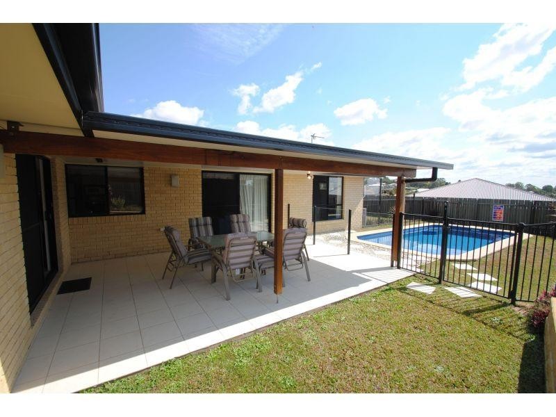 5 Petrie Court, Southside QLD 4570