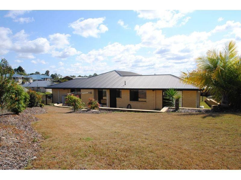 5 Petrie Court, Southside QLD 4570