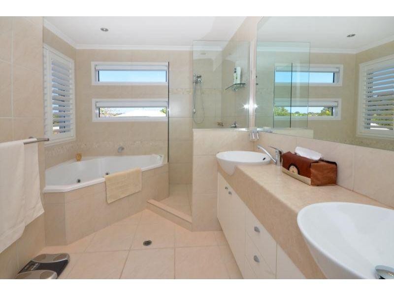 10 Treasure Cove, Noosaville QLD 4566