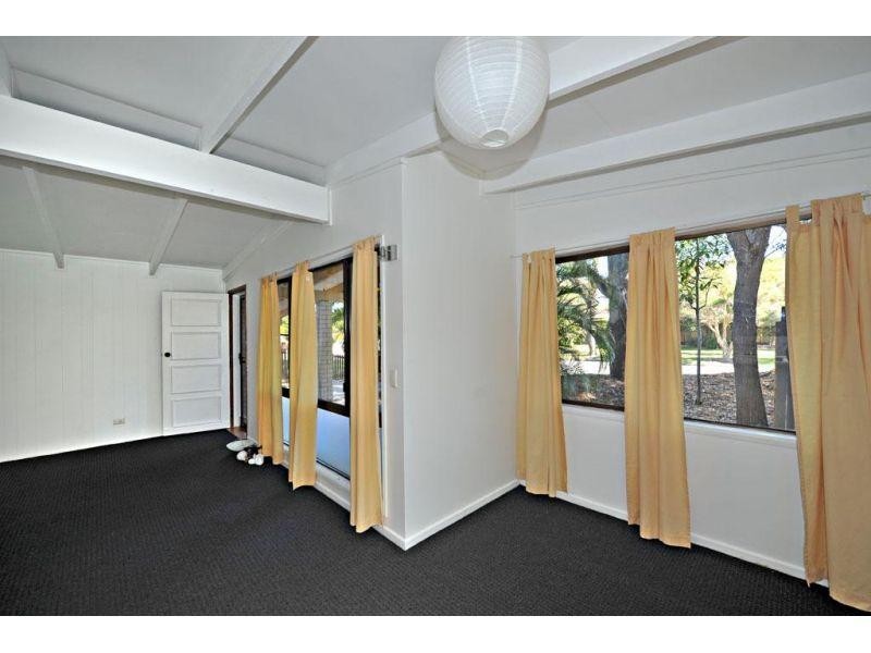 38 Lake Weyba Road, Noosaville QLD 4566