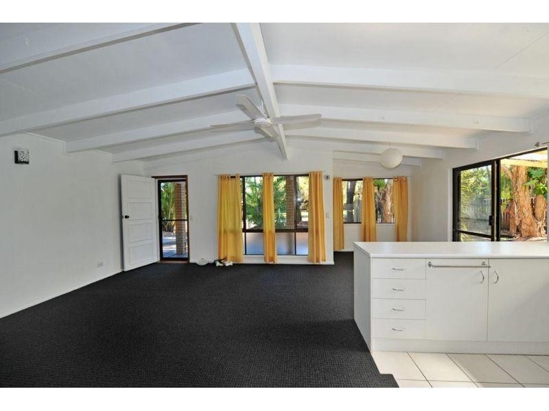 38 Lake Weyba Road, Noosaville QLD 4566